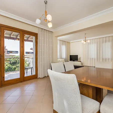 Otel Perdikia Hill And 4*