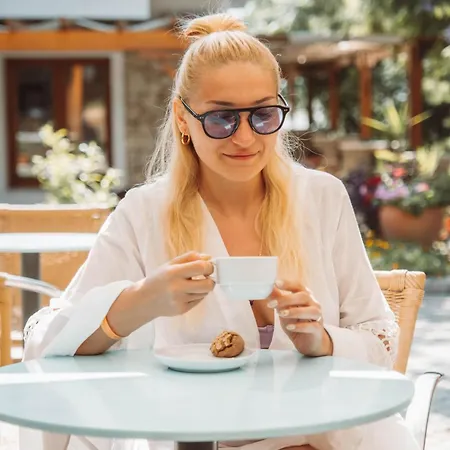 호텔 Perdikia Hill And 3*