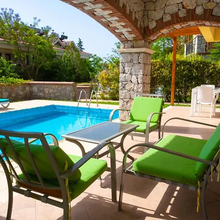 Otel Perdikia Hill And 4*