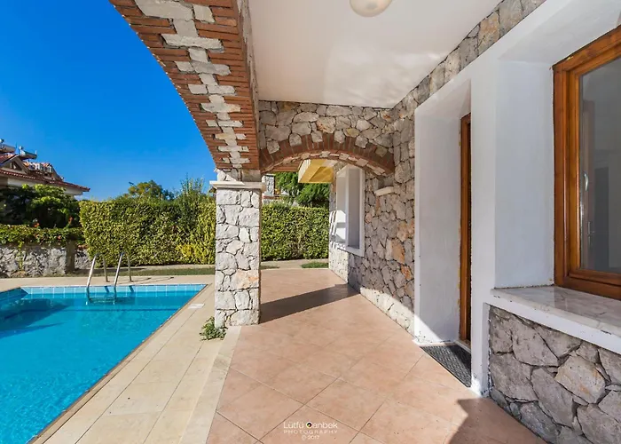 Perdikia Hill And 3* オルデニズ