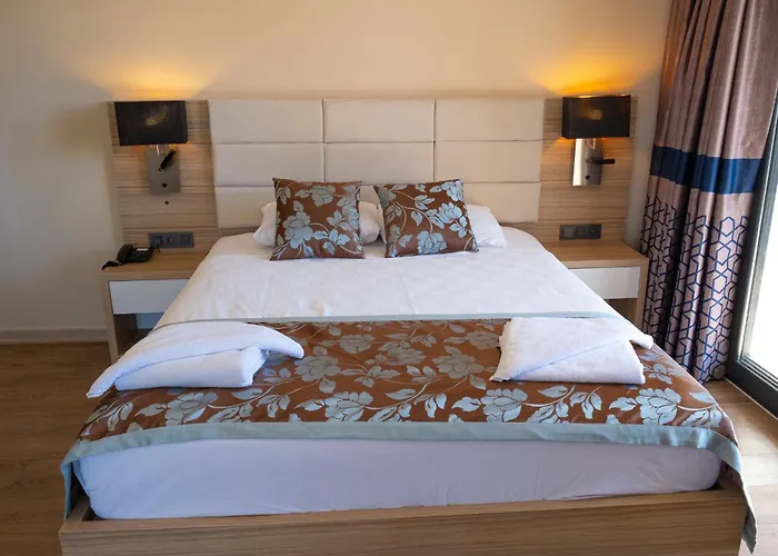 Perdikia Hill And ホテル