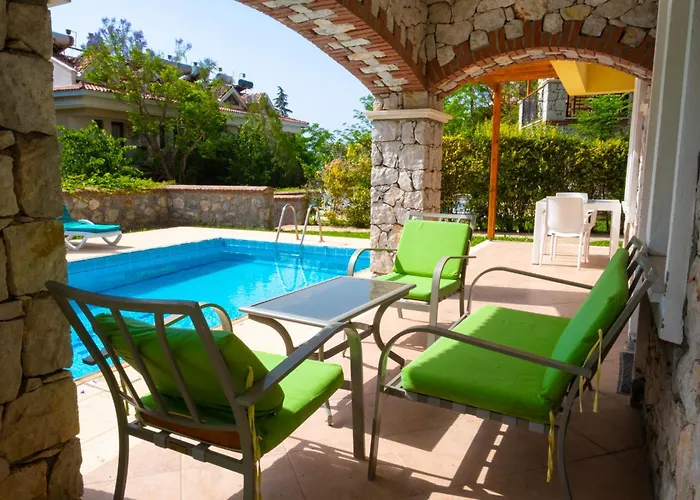 ホテル Perdikia Hill And 3*